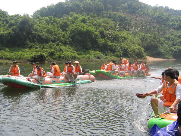 万泉河竹筏漂流